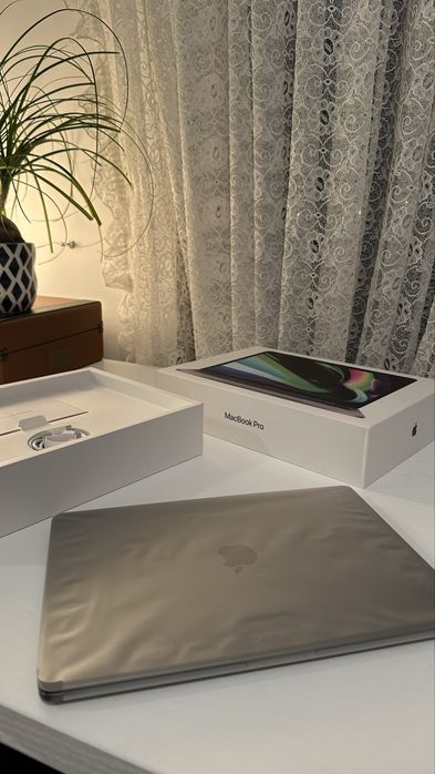 MacBook Pro 13" M1 8GB RAM / 256GB SSD