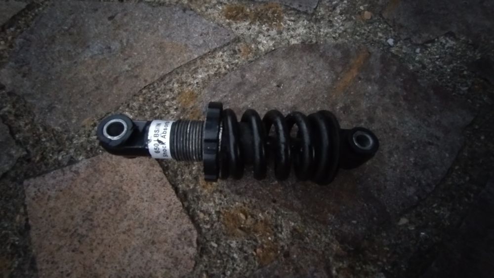 Vând shock bicicleta 150mm, pe arc