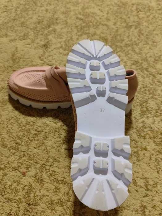 Женская обувь 37