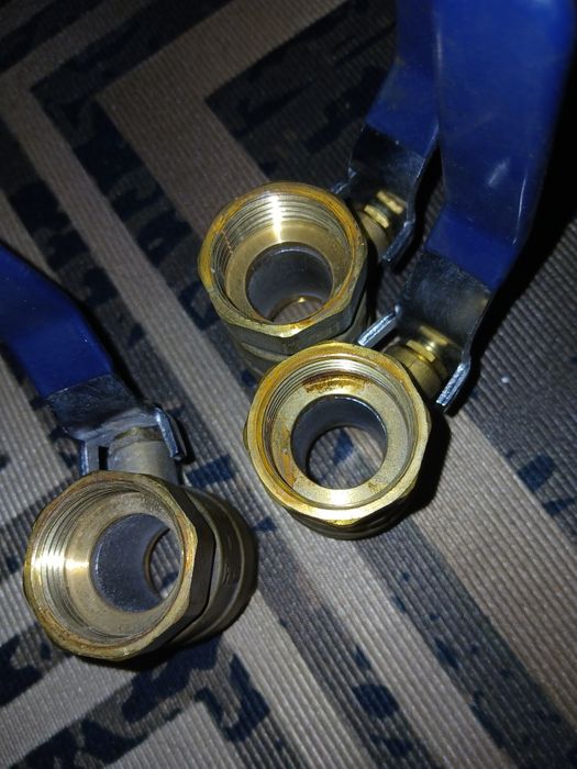 Продам новые краны.