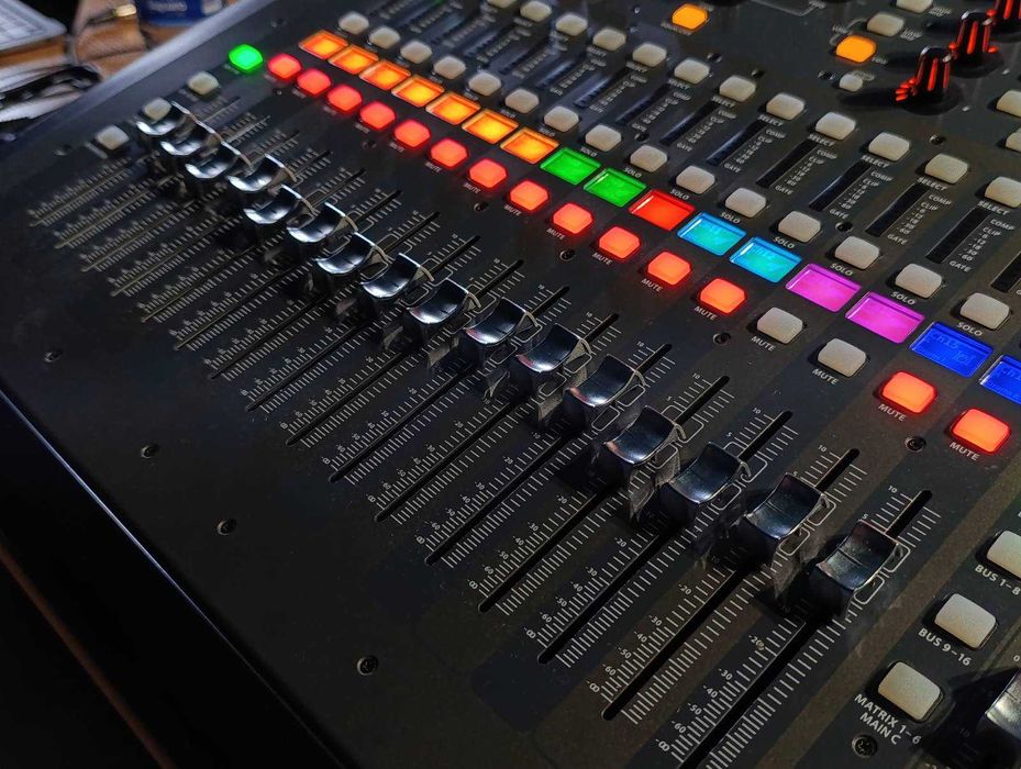 Behringer X32 - дигитален аудио миксер