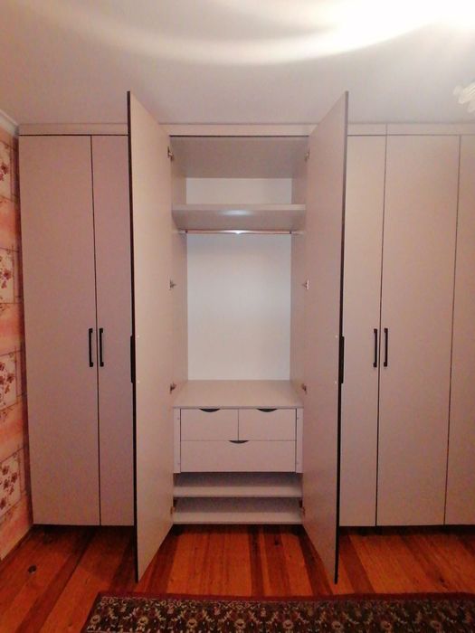 Срочно продаётся шкаф гарнитур