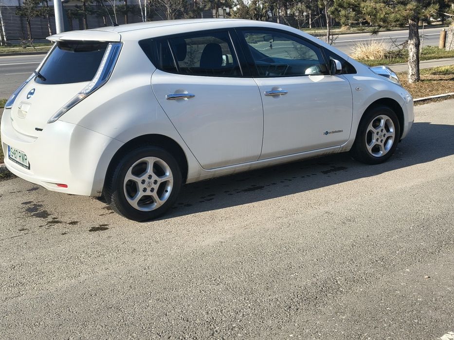 Nissan leaf electric avariat!!