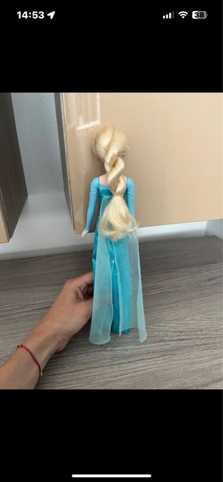 Papusa Elsa in stare foarte buna