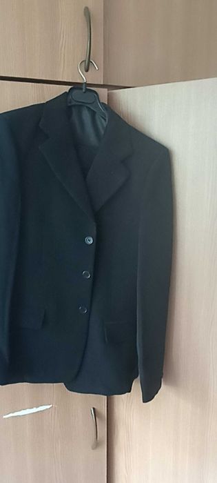 Vând costum negru de băieți 12-14 ani