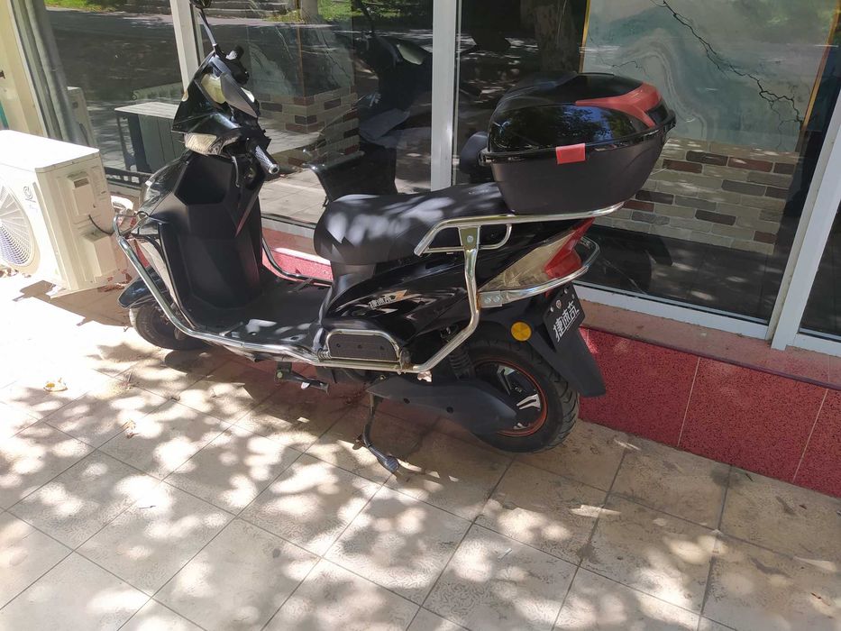 Электроскутер (мопед) 2-х местный