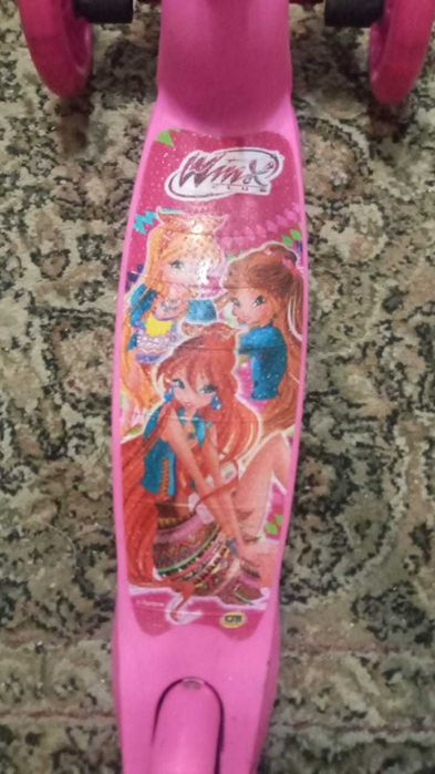 Самокат детский розовый.