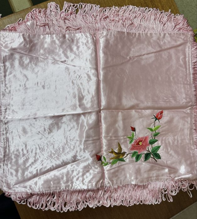 Комплект покривало с наволочками.