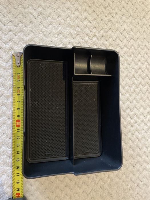 Organizator consola Tesla Model 3