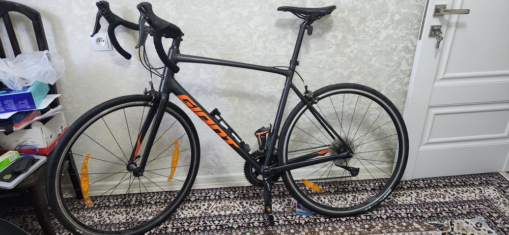 Шоссейный велосипед GIANT Contend3