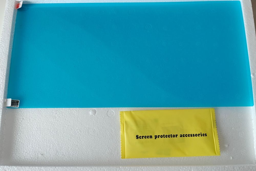 Vând Folie de protecție navigație 13.2 inch