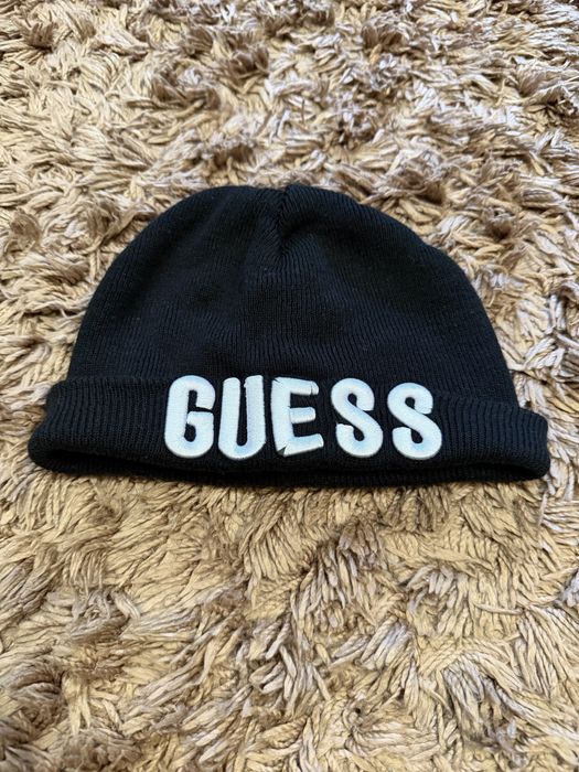 Оригинална шапчица на ,,Guess” unisex