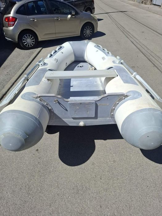 Лодка Zodiac 310