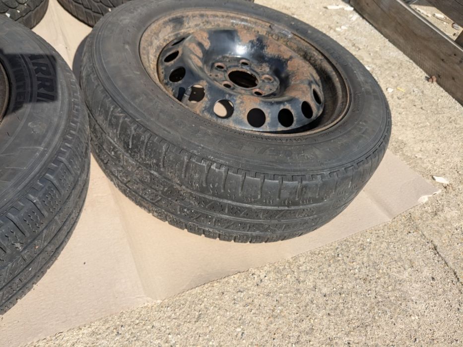 2 Jante R16C Mercedes si Pirelli 205 65 R16C (cauciucuri de iarna)