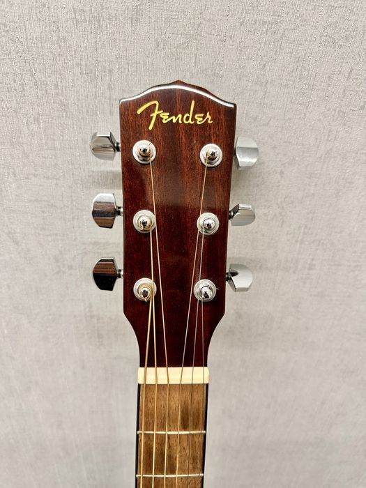 Продам акустическую гитару