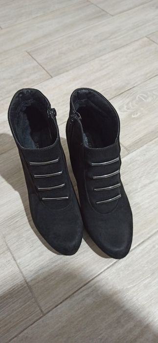 Botine elegante, căptușite