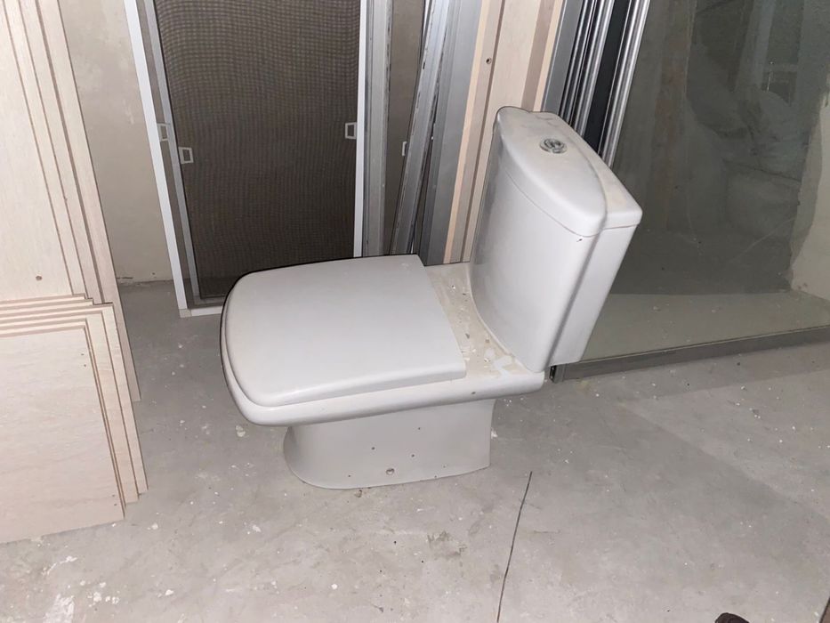 Унитаз, раковина тюльпан, полотенцесушитель