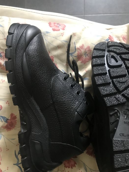 Ghete din piele vita noi