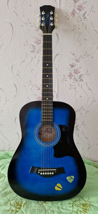 Продам гитару для подростка