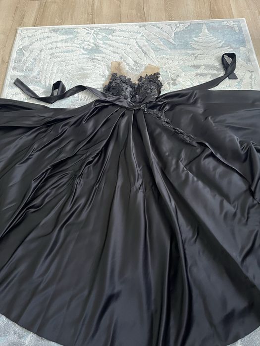 Rochie neagra de nașă