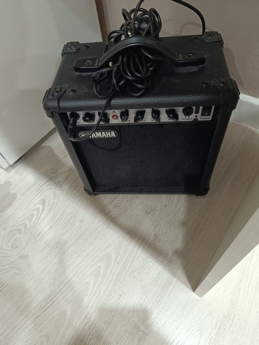 Электрогитара Yamaha EG112C с усилителем