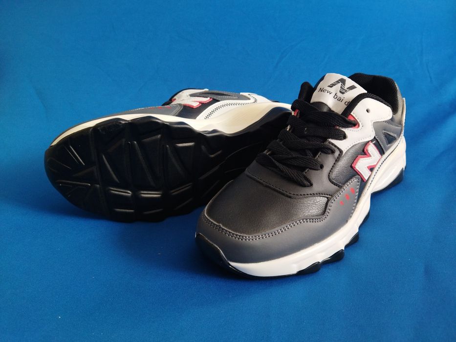 Продам кроссовки новые