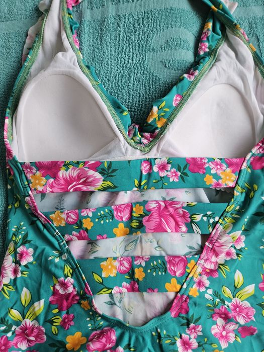 Дамски цял бански