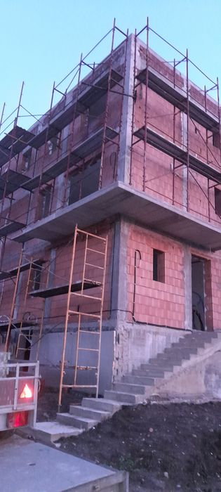 Mai compactor schela 0.6m si lata fatada  constructi