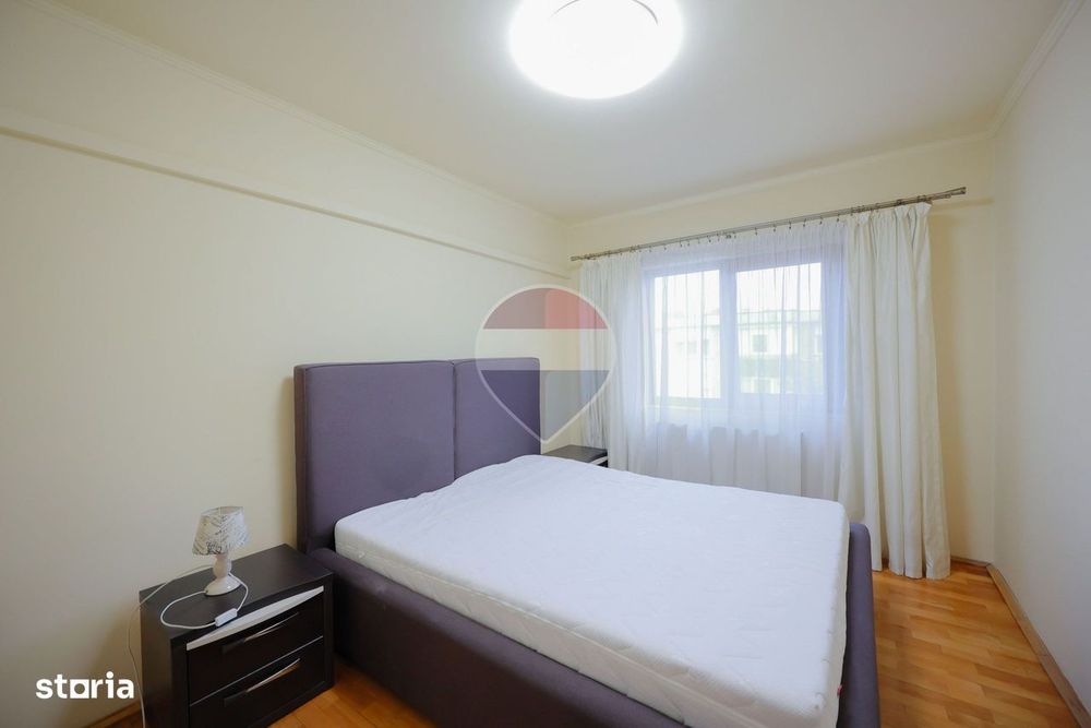 De vânzare apartament cu 3 camere, în zona Decebal
