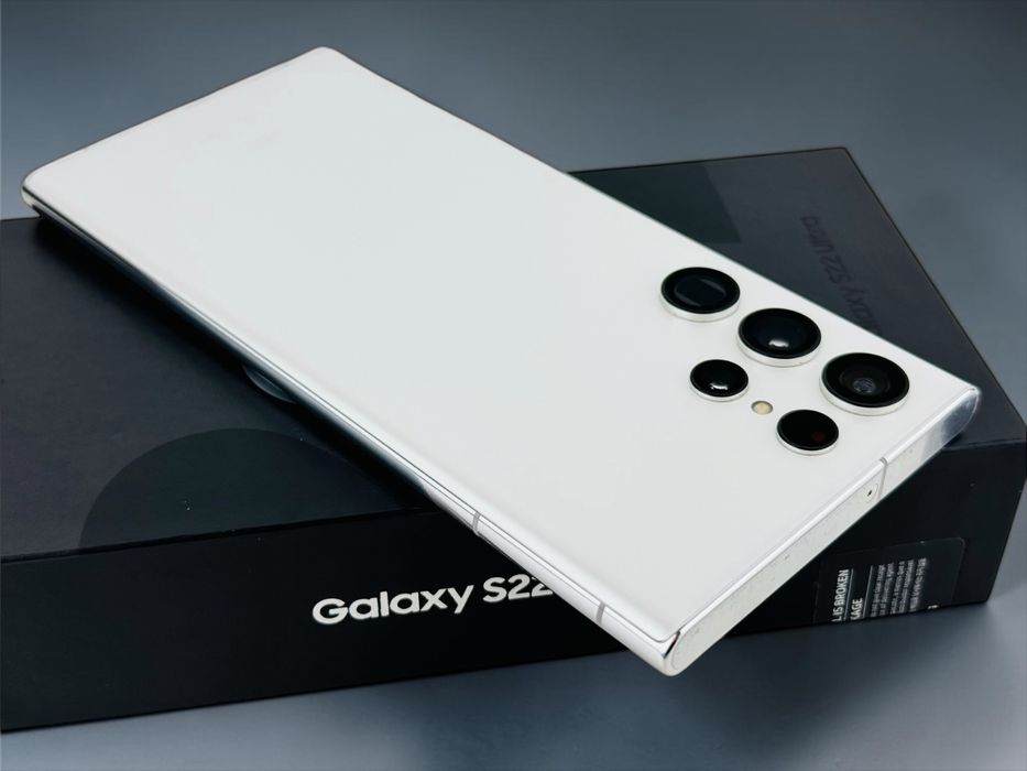 Samsung Galaxy S22 Ultra 5G 256GB 12RAM White Перфектен! Гаранция!