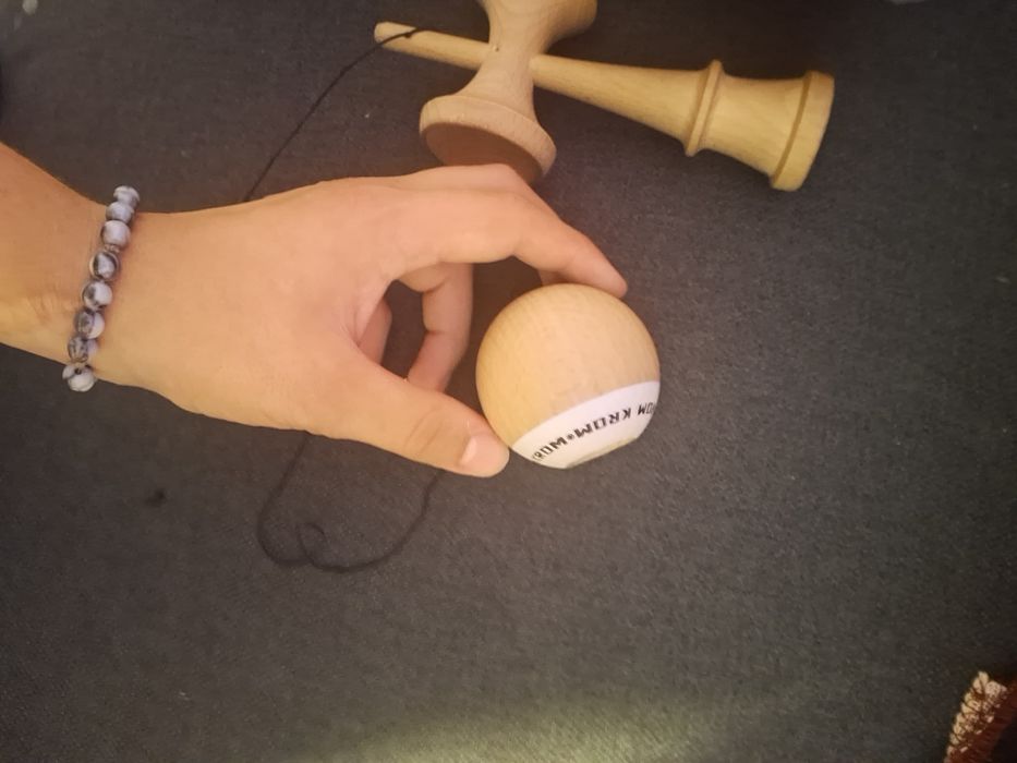 Kendama krom pop cu ata de rezerva + grip