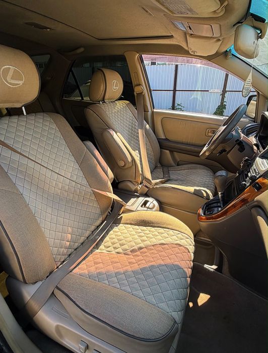 В продаже Lexus RX 300
