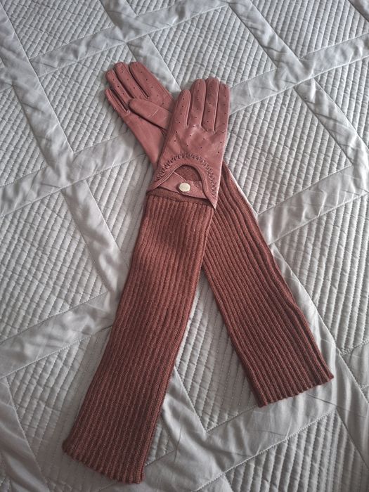 Продам женскую перчатку.