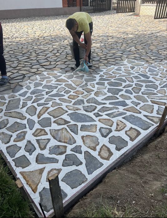 Vand si montez piatra naturala oriunde in tara
