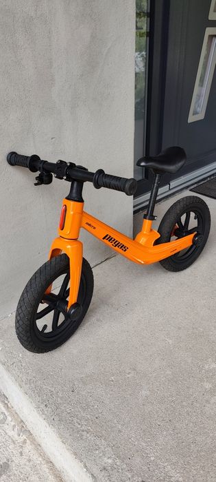 Bicicleta fara pedale/de echilibru