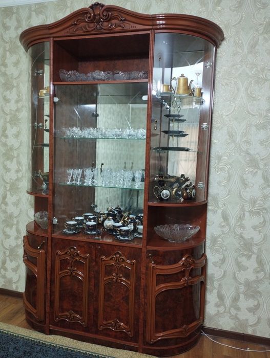 Тёмно-коричневая стенка