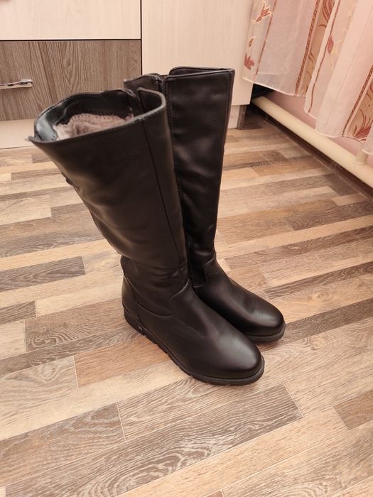 Продам женские сапоги