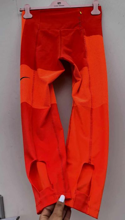 Nike жесток оригинален дамски клин М размер