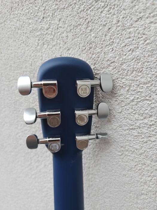 Blue Lava Touch – модерна китара, свирена само 2 пъти