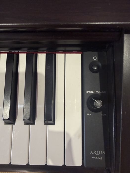 Yamaha arius YDP-143 срочно продам