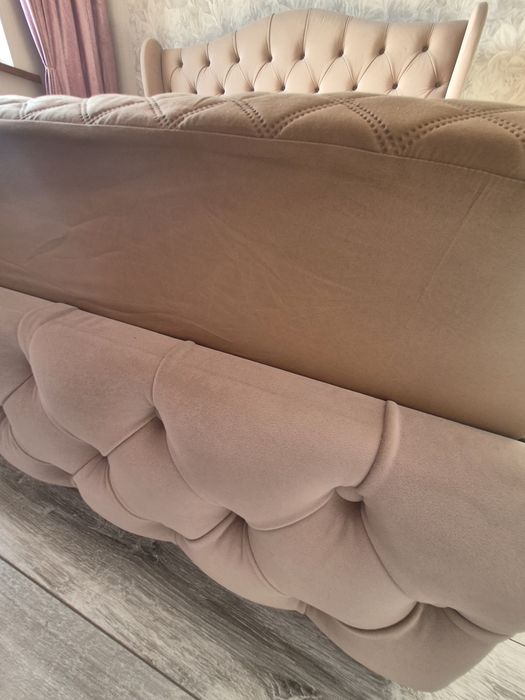 Продаю кровать и две тумбочки