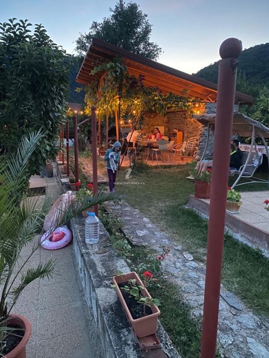 Cazare Dubova/  locație  cu piscină si ciubar în Dubova