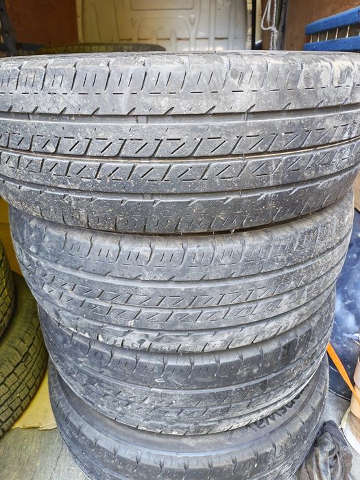 Vând cauciucuri 215/65/16 C