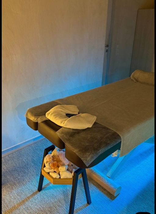 Профессиональный массажист