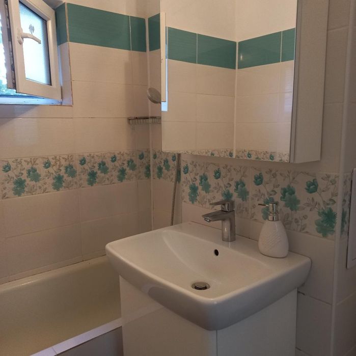 Roman Inchiriez apartament 2 camere,