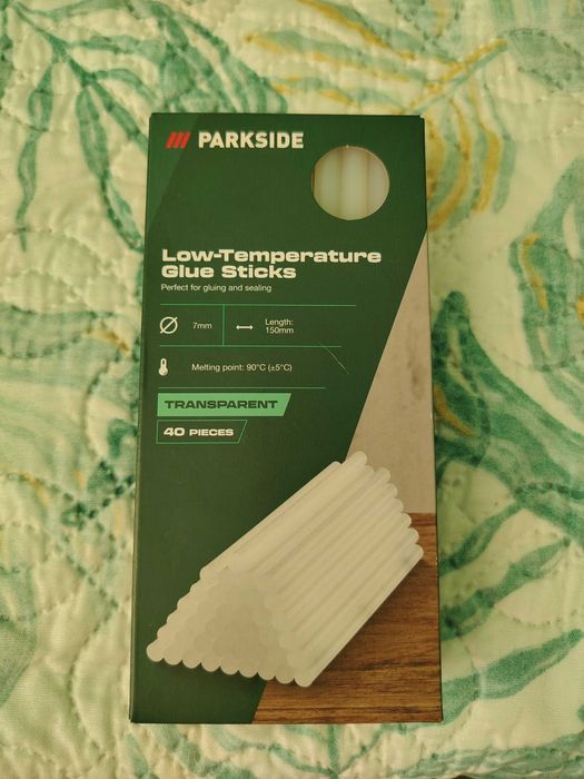 Пистолет за горещо лепене Parkside PNKP 105 C2 + ПОДАРЪК 40 бр. силиконови стикове