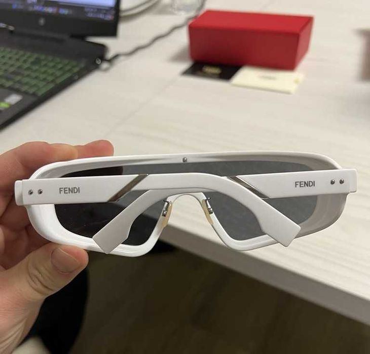 Ochelari de soare FENDI
