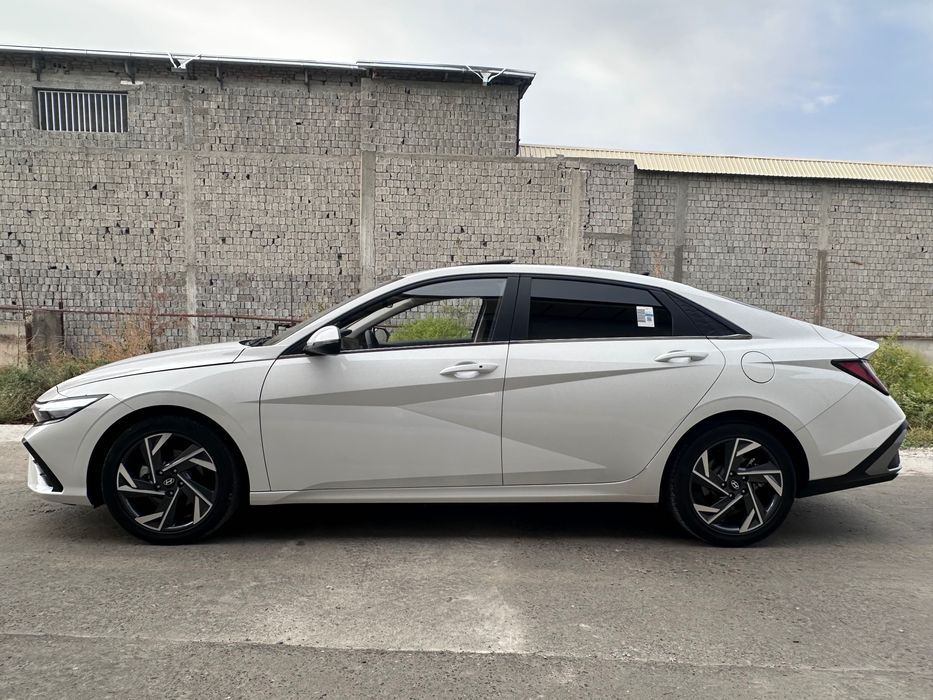 Hyundai Elantra 2023г