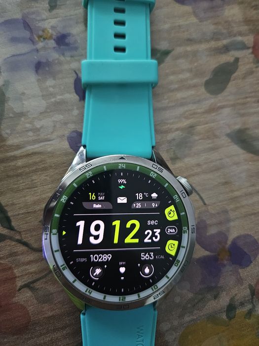 Часовник Huawei GT4