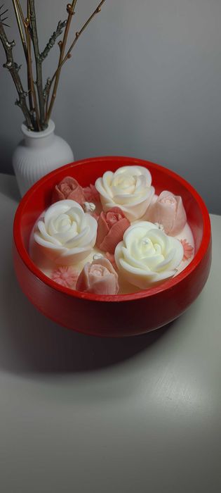 Свещи цветя от соев восък в гипсокерамични ръчно изработени изделия